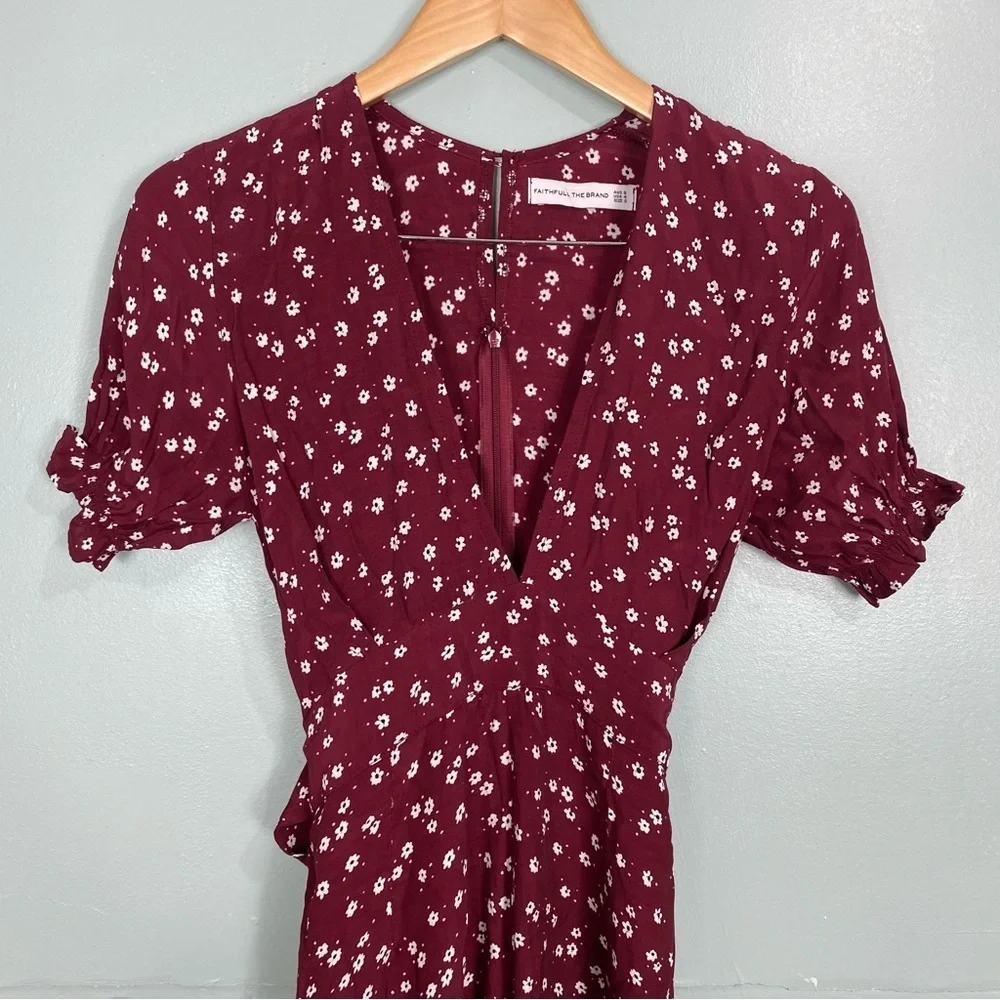 Faithfull The Brand Bonnie Jumpsuit V Neck Red Floral Daisy Short Sleeve Sz 4‎